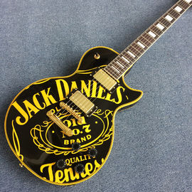 中国 ジャック・ダニエルズ 標準LPの電気ギター 黒と黄色の組み合わせ 金貨 送料無料 サプライヤー