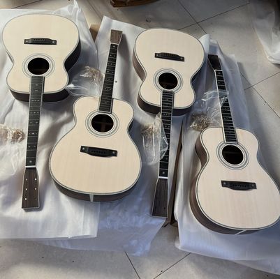 中国 Custom Solid Spruce Top OM Kits Acoustic Guitar without Finishing, Customized Logo on Headstock サプライヤー