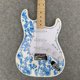 中国 高品質の青と白のポルセラン 電気ギター 白のギターの誕生日プレゼント 送料無料 サプライヤー