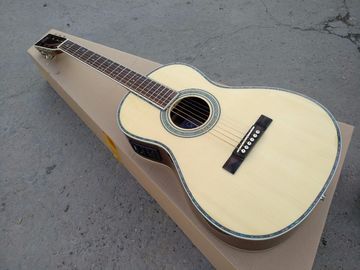 中国 OEM 39インチアコースティックギター 00 マシッドスプルースサロンアコースティックギター OOO28ボディ AAA品質のギター サプライヤー