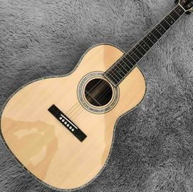 中国 OEMカスタムアコースティックギター OOOボディ形 ギター固体 セーダートップ 本物のアボロン結合とエボニー指盤 サプライヤー