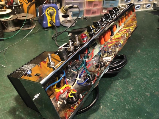 カスタム 5F6A バスマン コンボ 410 ジェンセン スピーカー 点から点への溶接 ギターアンプOEMを受け入れる サプライヤー