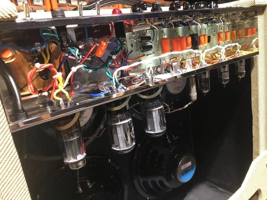 カスタム 5F6A バスマン コンボ 410 ジェンセン スピーカー 点から点への溶接 ギターアンプOEMを受け入れる サプライヤー