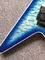 2017 カスタムタイプ カラー エイリアン フライング V ギター 送料無料 ブルーバースト カラー エボニー フリートボード フライング V エレクトリック ギター サプライヤー