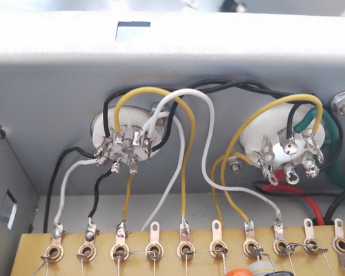 フェンダーコピーヴィンテージ1958年 プリンストン 5F2-A 1×8′′ /10&quot;ギターアンプチューブ コンボ ホワイトカバー,ギターアンプOEMを受け入れる サプライヤー