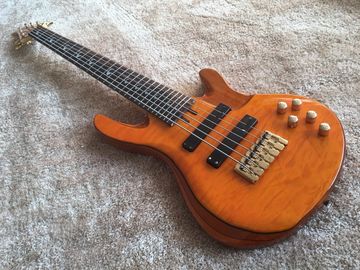 6弦ベースギター JP2 黄色いクイルトエープルボディ 後ろと前 アクティブピックアップ ゴールデンブリッジとチューナー サプライヤー