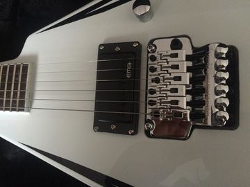 6弦 LTD フライングVモデル電球ギター フロイド・ローズ・ブリッジ ローズウッド・フィンガーボード カスタム・ギター サプライヤー
