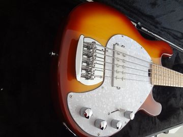 5弦ベースギター エーニーボール ミュージシャン スティング・レイ5ベース サンバースト カラー アクティブ・ピックアップ サプライヤー