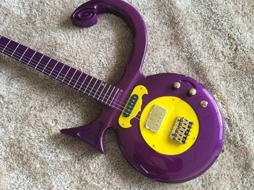 オーダーメイドギターショップ プリンスギター 紫色のボートアンカー 電気ギター 金色のハードウェア プラスチックピックガード サプライヤー