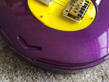オーダーメイドギターショップ プリンスギター 紫色のボートアンカー 電気ギター 金色のハードウェア プラスチックピックガード サプライヤー