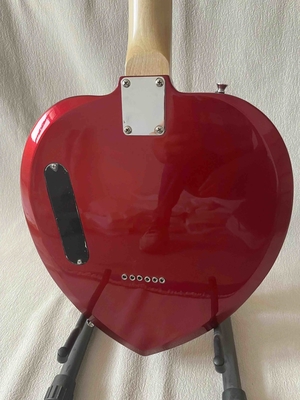 オーダーメイド ハート形電気ギター ブラック ショートスケール マホーニー ボディ ハンブッカー ピカプ プロギター サプライヤー