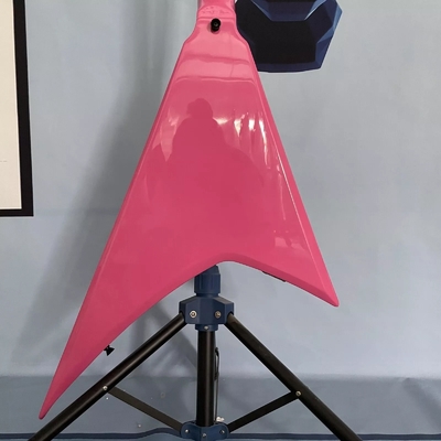 左手ピンクスワローテイル V 固体 電気ギター オープンピック 22 フレット サプライヤー