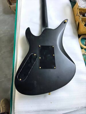 カスタムシェクタースタイル Synyster Gates シグネチャー「Dark Night」マット仕上げブラックストライプエレキギターゴールドハードウェア サプライヤー