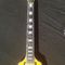 黄色い色とフライバード形で2つのピックアップによって良い品質の電気ギター サプライヤー