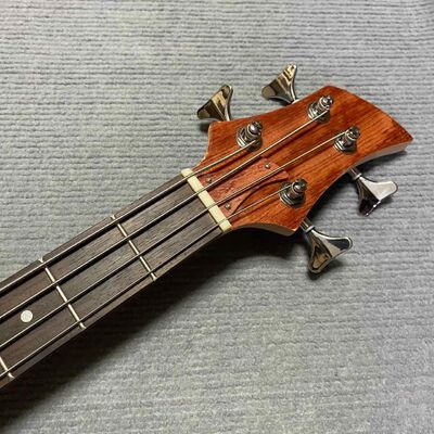 カスタム ダン アームストロング 4 弦アクリル エレクトリック ベース メイプル ネック ローズウッド指板 w/H サプライヤー