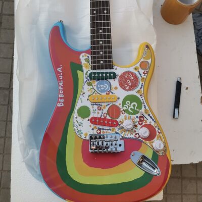 Custom Fender GUITAR Shop George Harrison Rocky Masterbuilt P.Waller エレキギター サプライヤー