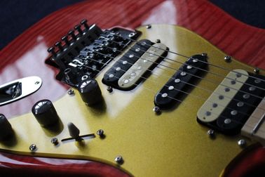 新品 最高品質 赤タイガー・フラーム 電動ギター 固体ベース 木材 カーディオ ストラト メイプル フィンガーボード ローラー 鋼筋 サプライヤー